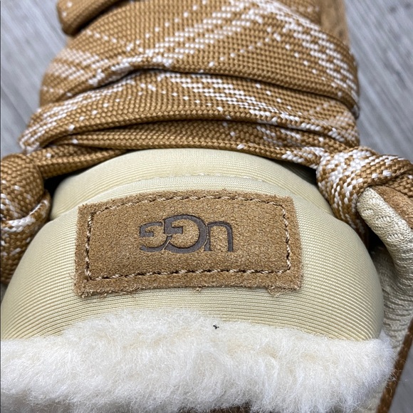 UGG Lowmel Sneakers – Women’s Casual Shoes – Comfortable & Stylish – Authentic - Picture 8 of 9